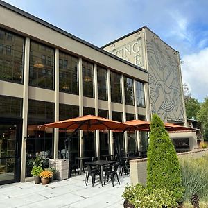 Meeting House Falls Church Exterior photo