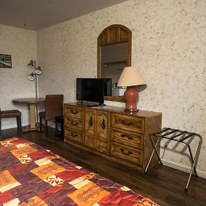 Neu Lodge Motel Lakehead Exterior photo