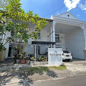 Reddoorz Near Kantor Walikota Manado Exterior photo