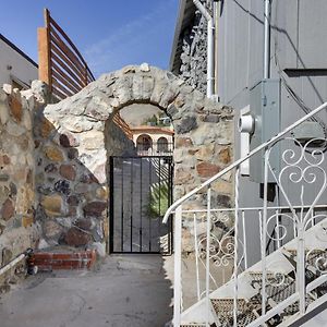 Couples Retreat With King Bed, Private Balcony And Bbq El Paso Exterior photo
