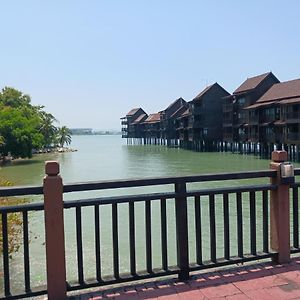 Villa Dalam Laut 538 Pantai Cenang (Langkawi) Exterior photo