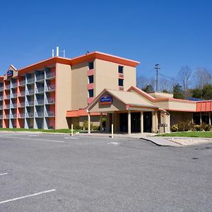 Howard Johnson By Wyndham Lexington Exterior photo