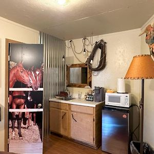 Acorn Hideaways Canton Old Western Ranch Hands' Suite Exterior photo