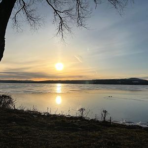 Au P'Tit Cocon Sur Le Lac Magog Exterior photo