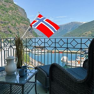 Svingen Guesthouse - Panoramic Fjord Views In Flam Flåm Exterior photo