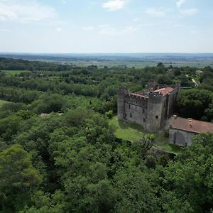 Appartement Spacieux Avec Deux Chambres Au Chateau Valence (Gard) Exterior photo