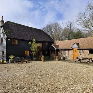 Sussex Barns - Horsham Exterior photo