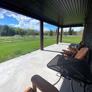 The Westview Cabin Valemount Exterior photo