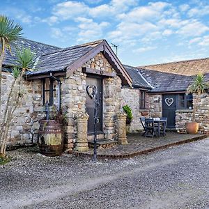 3 Bed In Gower 93942 Ilston Exterior photo