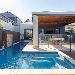 Stella Retreat - Townhouse With Pool East Fremantle Exterior photo