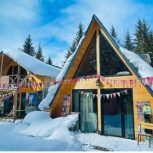 Wooden Huts In Mestia Exterior photo