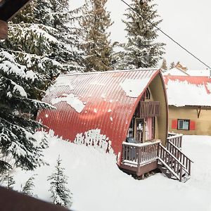 Red Shutter Cabin Rossland Exterior photo