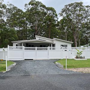 The Bedside Manor Russell Island Exterior photo