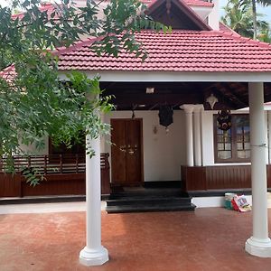 Lakshmi Mangalaa Thiruvananthapuram Exterior photo