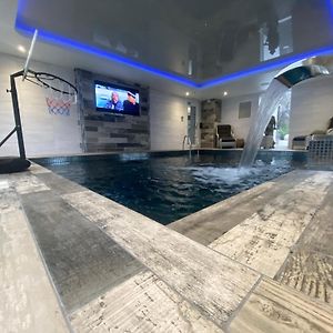 Jaw Dropping House With Private Indoor Pool And Hot Tub Peover Superior Exterior photo
