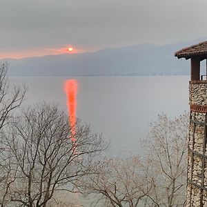 Casa Vacanze Due Laghi Vergiate Exterior photo