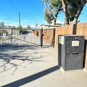 Tiny House In The Heart Of Moval Private Freeparking Netflix Moreno Valley Exterior photo