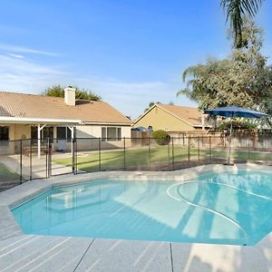 Revitalizing 3 Bedroom Home With Pool, Pet-Friendly, Wi-Fi Bakersfield Exterior photo
