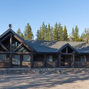 The Golden Eagle Cabin Valemount Exterior photo