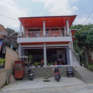 Tobay Family Home Tuktuk Siadong Exterior photo