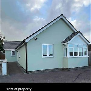 Green 3 Bed Bungalow With En-Suite And Parking Felton (Somerset) Exterior photo