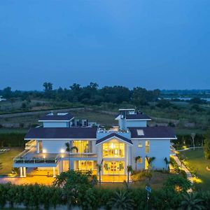 Stayvista At Serenity Farms With Pool, Lawn, Bonfire & Bbq Sohna Exterior photo