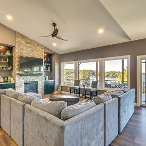 Spacious Lake Of The Ozarks Escape With Deck And Views Linn Creek Exterior photo