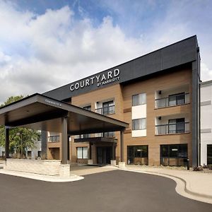 Courtyard Grand Rapids Airport Exterior photo