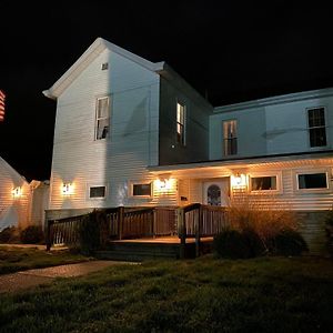 Big By Ark, Historic Simmons Estate Sleeps 22 Williamstown Exterior photo