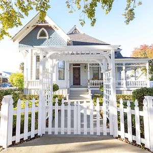 Historic Luxury Queen Anne Victorian Winters Exterior photo