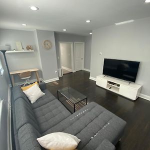 Luxury 3 Bdr Apt With Backyard And Off-Street Parking Watertown Exterior photo