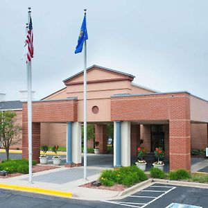 Doubletree By Hilton Milwaukee/Brookfield Exterior photo