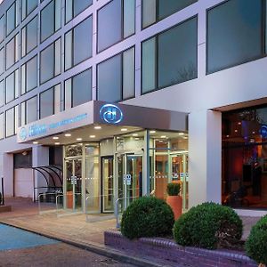 Hilton London Gatwick Airport Horley Exterior photo