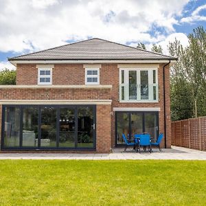 The Orchard - Spacious 5 Bed Burton-upon-Trent Exterior photo