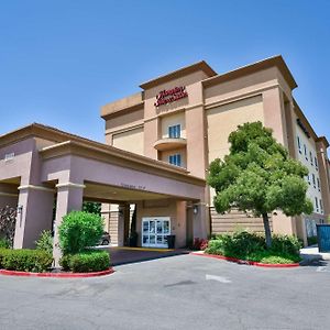 Hampton Inn & Suites Pittsburg Exterior photo