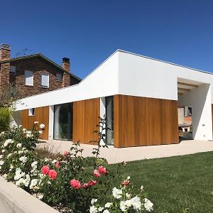 Passivhaus Con Jardin En La Rioja Entrena Exterior photo