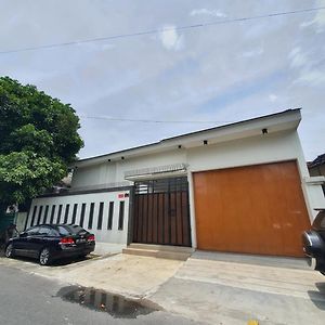 House In Surakarta Grogol Exterior photo