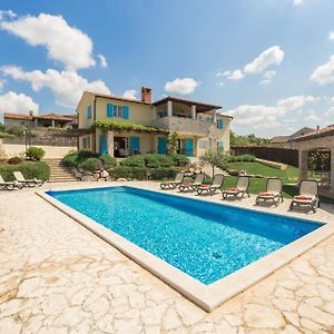 Villa Vista Azzurra Mit Pool Und Gepflegtem Garten Mit Sommerkuche Medaki Exterior photo
