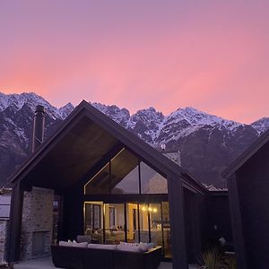 Luxury Alpine Retreat With A Hot Tub Frankton Exterior photo