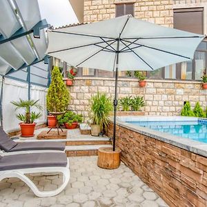 La Kava 1-Br Apt With Terrace In Ain Aar Al Atshanah Exterior photo