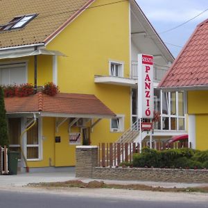 Szieszta Panzió Sarvar Exterior photo