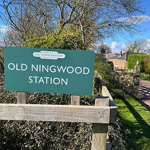 Old Ningwood Station Bed & Breakfast, Ningwood, Isle Of Wight Po41 0Tg Brook (Isle of Wight) Exterior photo