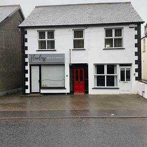 Newly Refurbished Flat, 1 Min From Galgorm Resort Cullybackey Exterior photo