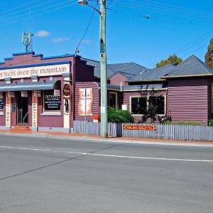 The Bears Went Over The Mountain Geeveston Exterior photo