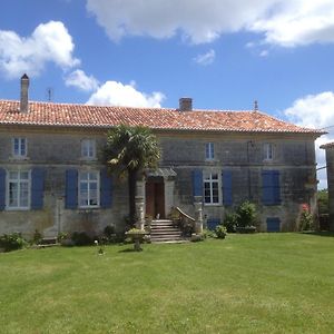 Le Moulin A Vent Bertric-Burée Exterior photo