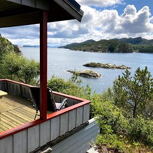 Bergen/Sotra:Waterfront Cabin Haganes Exterior photo