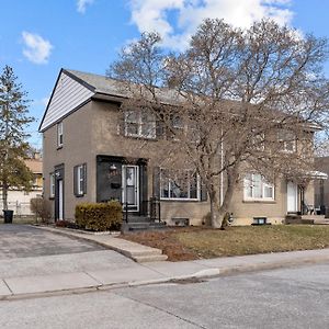 Cheerful Family Home - 3 Mins Drive To Uwindsor Windsor Exterior photo