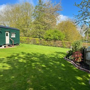 Beautiful Shepherd'S Hut - Lois Weedon Weston (Northamptonshire) Exterior photo