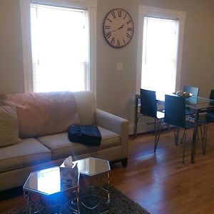 Renovated, 10 Min From The City Boston Room photo