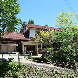 奈良吉野の小学校跡地ゲストハウス-五右衛門風呂体験-漫画図書室-卓球台-一棟貸し-素泊まり-吉野山天川村観光-Small Inn Attached To A Historic School Building Yoshino (Nara) Room photo